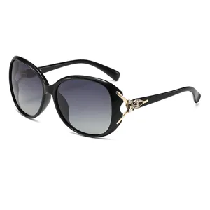Femme mode grande monture lunettes de soleil polarisées protection UV conduite solaire chic