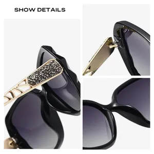 Lunettes de soleil noires surdimensionnees pour femmes avec verres degradees strass.