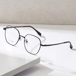 Montatura per occhiali da vista in titanio leggero, anti luce blu per uomo e donna eleganti.