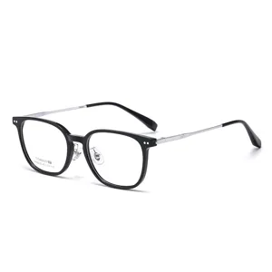 Lunettes de vue légères en titane pour femmes, monture complète noire élégante et moderne.