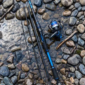 Caña de pescar de 1.8M y carrete de spinning, equipo de pesca con fondo de guijarros naturales.