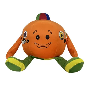 Schattige pompoen pluche speelgoed pop met grappige gezichtsuitdrukkingen en kleur.