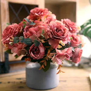 Wunderschöner künstlicher Blumenstrauß aus rosa Rosen und Pfingstrosen für Tischdeko