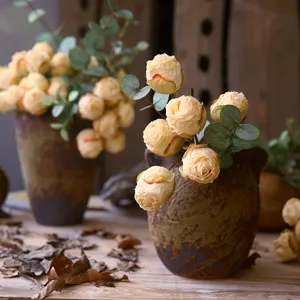Retro artificial scorched-edge roses silk flower arrangement for living room home decor.