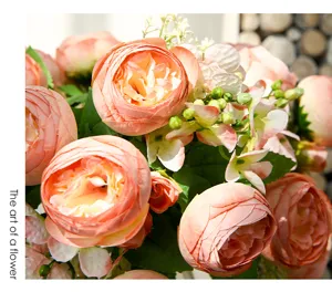 Bouquet de fleurs de thé artificielles roses détail, décoration intérieure style nordique photo.
