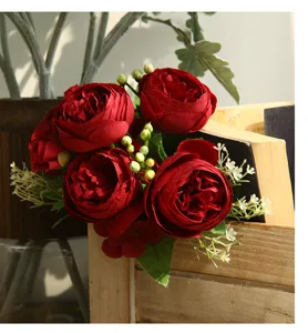 Bouquet de roses artificielles rouge foncé fleurs en soie décoration accessoires photo