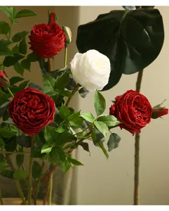 Splendida composizione di rose artificiali Austin per una perfetta ed elegante decorazione casa.