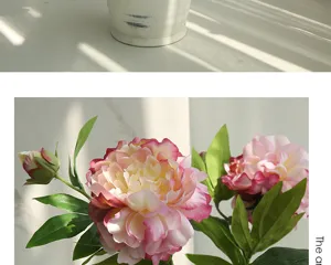 Detalle de flor de peonía artificial de seda, elegante decoración rosa degradada.