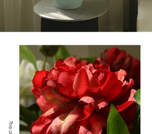 Detalle peonía roja artificial primer plano decoración floral diseño interior chic hogar