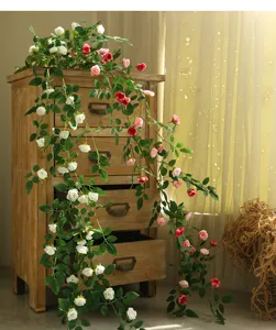 Guirlanda de flores de rosas artificiales para la decoración del hogar y pared de bodas.