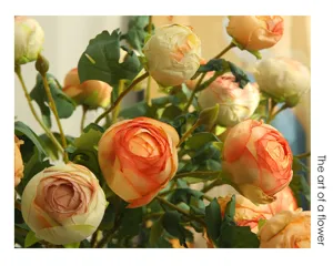 Fiori di rosa da tè artificiali simulazione composizione floreale decorazione casa.