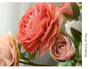 Fiore di ranuncolo finto primo piano dettaglio decorazione casa ornamento floreale