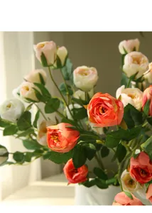 Bouquet de roses artificielles décoration intérieure style nordique arrangement floral