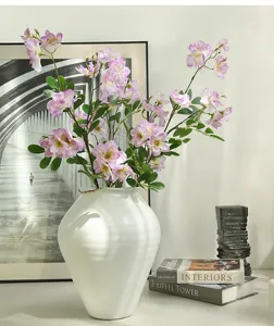 Composizione di fiori di begonia artificiali vaso in ceramica bianca decorazione casa nordica