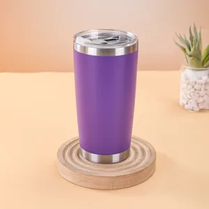 Vista dettagliata del bicchiere termico sottovuoto in acciaio inossidabile viola 20oz.