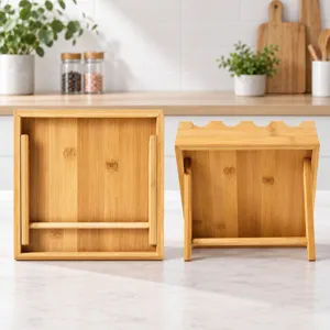 Supporto espositore portaspezie in bambù dettaglio, organizer in legno per il piano cucina.