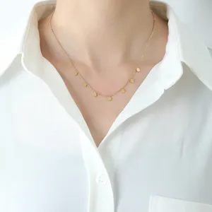 Goldene mehrlagige Münz-Halskette minimalistischer Scheiben-Choker elegante Damen Schmuck