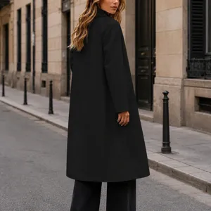 Vue détail manteau long noir col à revers femme style rue automne hiver mode habillement