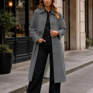 Manteau mi-long pour femme avec revers et boutons, vêtement d'extérieur élégant.