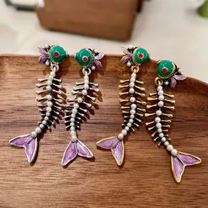Vintage hofstijl graat oorbellen met parels en kristallen voor dames, elegante retro sieraden.