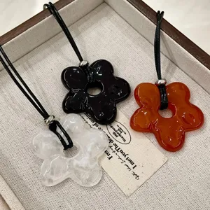Korean simple flower long necklace niche design hollow petal sweater chain fashion jewelry.