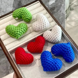 Boucles d'oreilles cœur au crochet, bijoux en peluche tricotés colorés, style mignon.