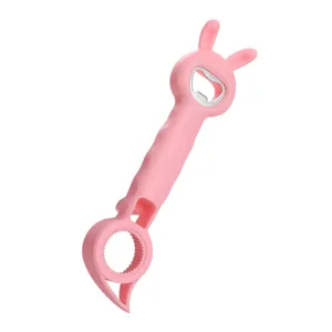 Roze konijn 4-in-1 multifunctionele flesopener en handige potopener voor in de keuken.