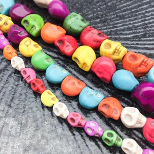 Perles crâne colorées pour bijoux DIY, pierres en vrac pour l'artisanat et la décoration d'Halloween.
