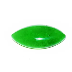 Dettaglio della gemma cabochon marquise in cristallo verde ideale per i vostri gioielli.