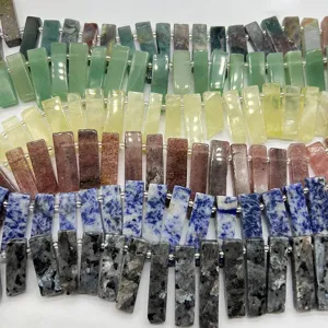 Pietre naturali irregolari piatte lunghe rettangolari per creazione di gioielli fai da te.