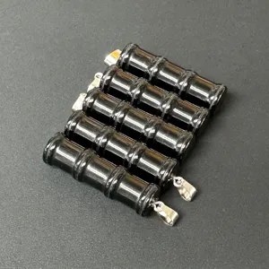 Schwarzer Kristall Achat Bambus Anhänger Detailansicht, edler Halbedelstein DIY Schmuck Accessoire.