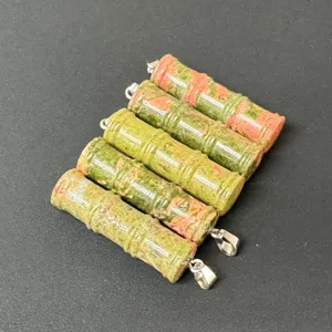 Natürlicher grüner Stein Bambus Form Anhänger Edelstein DIY Schmuck Halskette Detail