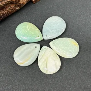 Pendentif goutte aventurine verte cristal pierre details creation bijoux fait main.
