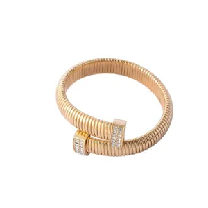 Bracelet serpentore dore elastique avec embouts pavees de strass bijou de mode tendance