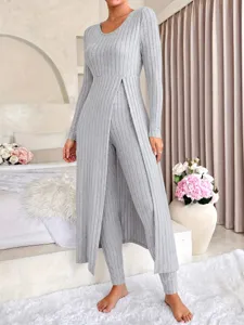 Ensemble de loungewear decontracté gris côtelé à manches longues avec haut fendu