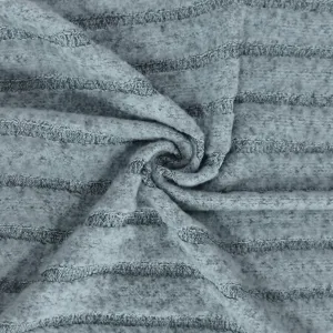 Tissu en tricot rayé gris pour vêtements d'intérieur décontractés automne hiver et couture.