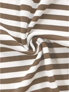 Braun weiße gestreifte Rippstrick Stoff Textur Detail Nahaufnahme weiches Material