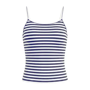 Detailaufnahme des gestreiften Ripp-Camisoles, klassisches blau-weißes Design für Damen.