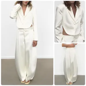 Detailansicht Damen weißer Blazer und weite Hose Set, elegantes zweiteiliges Outfit.