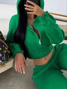 Green zip-up cropped hoodie and wide-leg sweatpants set, casual two-piece tracksuit.