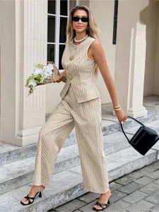 Gestreiftes ärmelloses Oberteil und High Waist wijde Hose Set detailansicht, chique kantooroutfit.