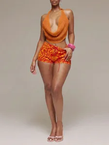 Ensemble d'été femme haut crochet dos nu et short tie-dye à lacets élégant.