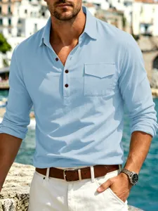 Détail de la chemise en lin à manches longues bleu clair pour homme avec poche poitrine.