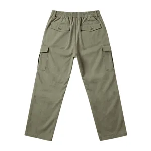 Army green men's loose cargo pants with multiple pockets and elastic waist for outdoor casual wear.