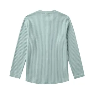 Détail du dos haut tricot manches longues vert menthe homme, vêtement automne décontracté.