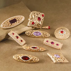 Vintage gouden strass broche set in paleis stijl met rode kristal accessoires