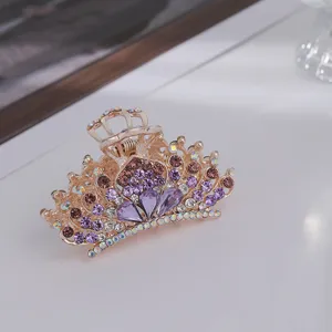 Metall Krone Haarklammer mit violetten Strasssteinen, elegante Detailansicht für Damenfrisuren.