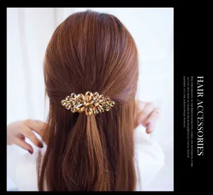 Dettaglio molletta per capelli a molla in strass squisiti, cristalli ambra eleganti base.