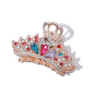 Elegante Metall Kronen Haarklammer mit bunten Strasssteinen für stilvolles Haarstyling.
