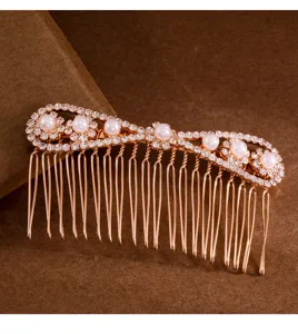 Rosavergoldeter Strass Perle Haarkamm Detail, elegantes Draht gewickeltes Haaraccessoire.